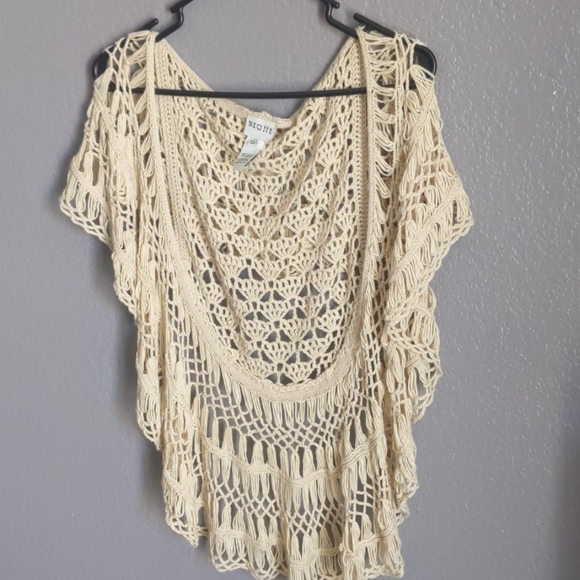 Crocheted top - Picture 2 of 3